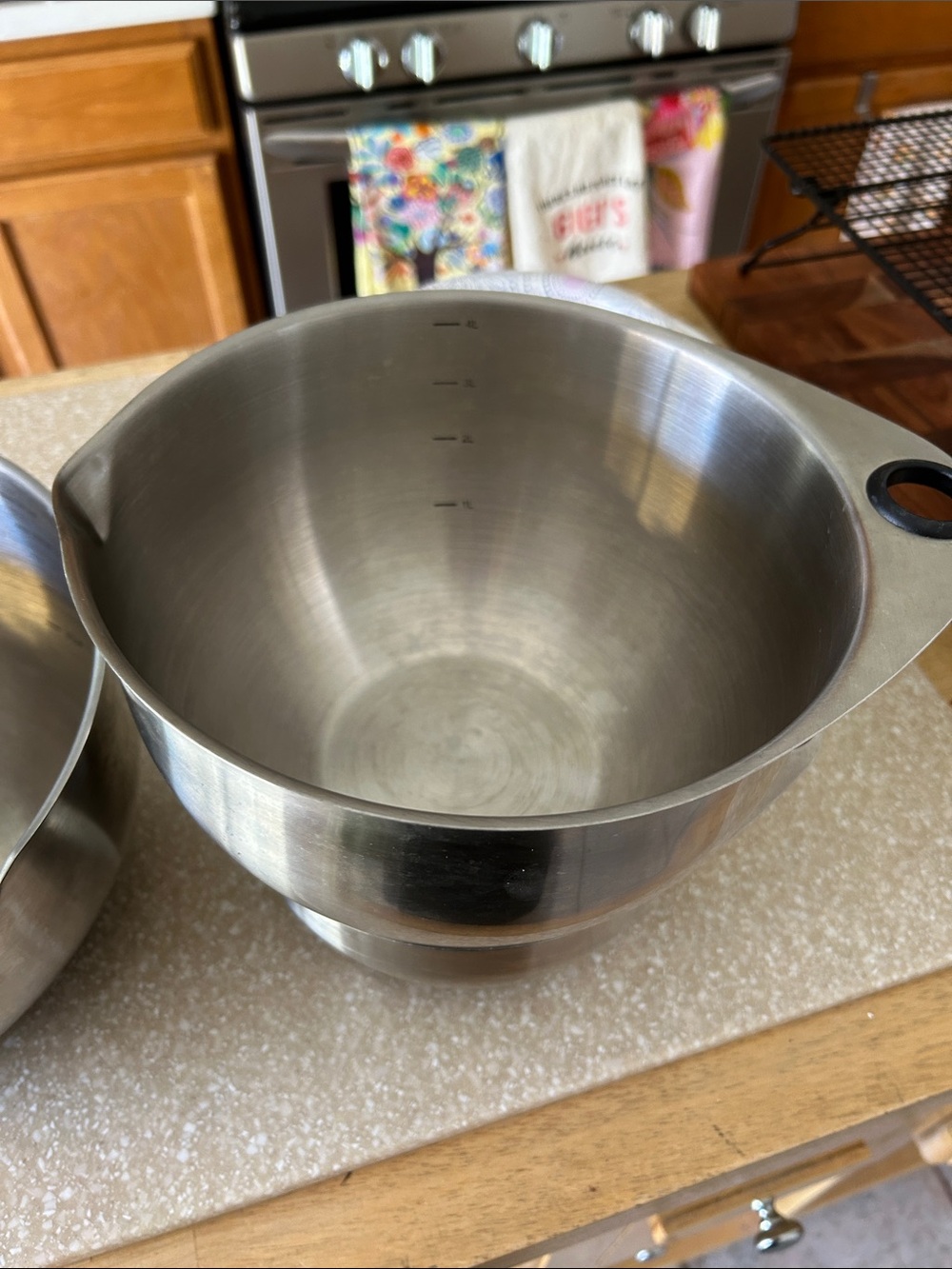 Pampered chef Stainless Steel Nesting Mixing Bowls with Pour Spouts exc cond - Picture 3 of 11